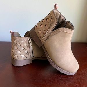 OshKosh ankle boots, Brown SZ 10, rose gold detail